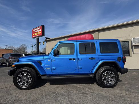 Used 2024 Jeep Wrangler Unlimited Sahara w/ Technology Group image 5