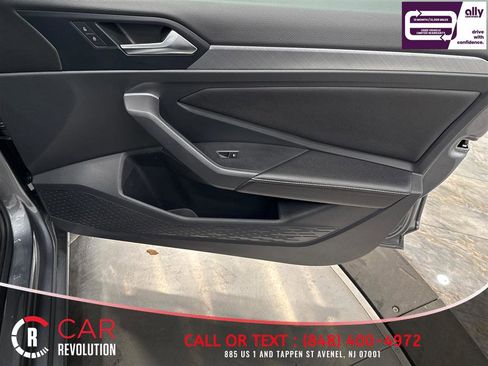 Used 2024 Volkswagen Jetta SE FWD image 47