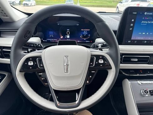 New 2026 Lincoln Aviator AWD image 13