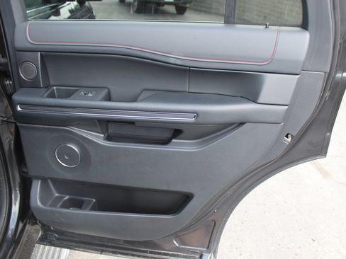 Used 2023 Ford Expedition Limited AWD/4WD image 13