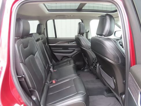Used 2023 Jeep Grand Cherokee Limited AWD/4WD image 32