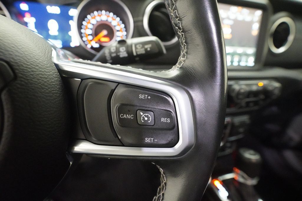 Used 2022 Jeep Wrangler Unlimited Sahara w/ LED Lighting Group AWD/4WD image 18