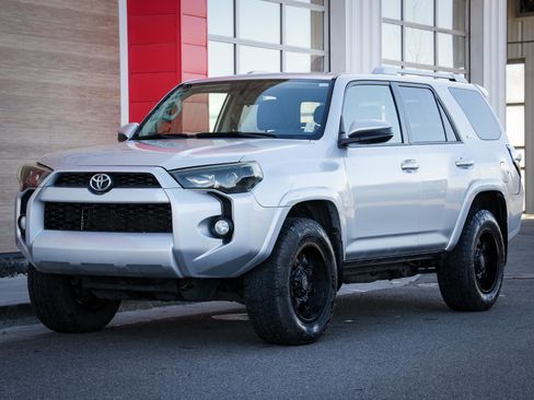 Used 2015 Toyota 4Runner SR5 image 7