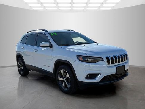 Used 2019 Jeep Cherokee Limited image 2
