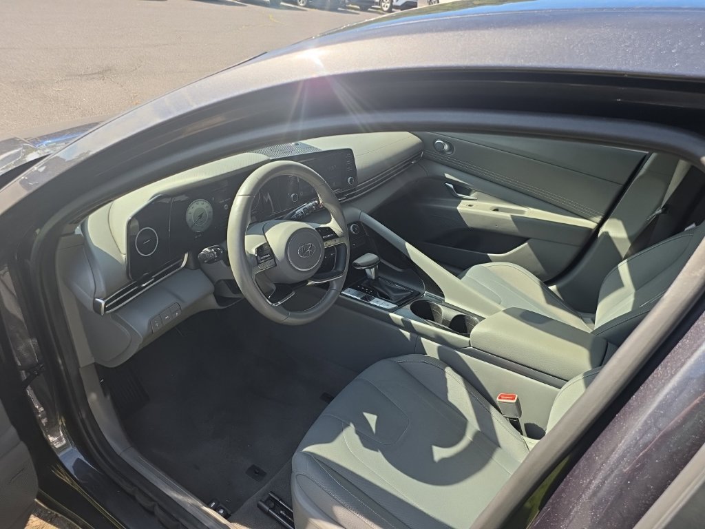 Used 2022 Hyundai Elantra SEL w/ Convenience + Premium Package FWD image 6