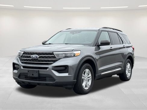 Used 2022 Ford Explorer XLT image 1