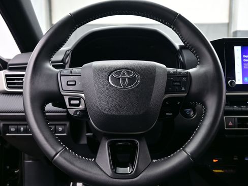 Used 2025 Toyota Camry SE image 22
