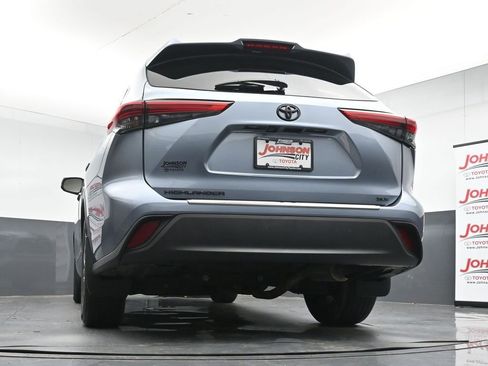 Used 2023 Toyota Highlander XLE FWD image 40