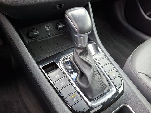 Used 2020 Hyundai Ioniq Limited image 22