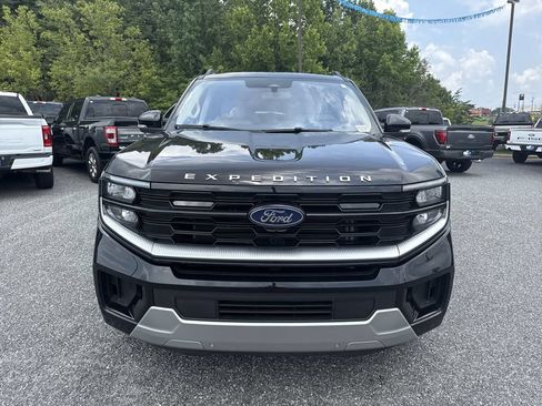 Used 2025 Ford Expedition Max Platinum w/ Driver's Package AWD/4WD image 2