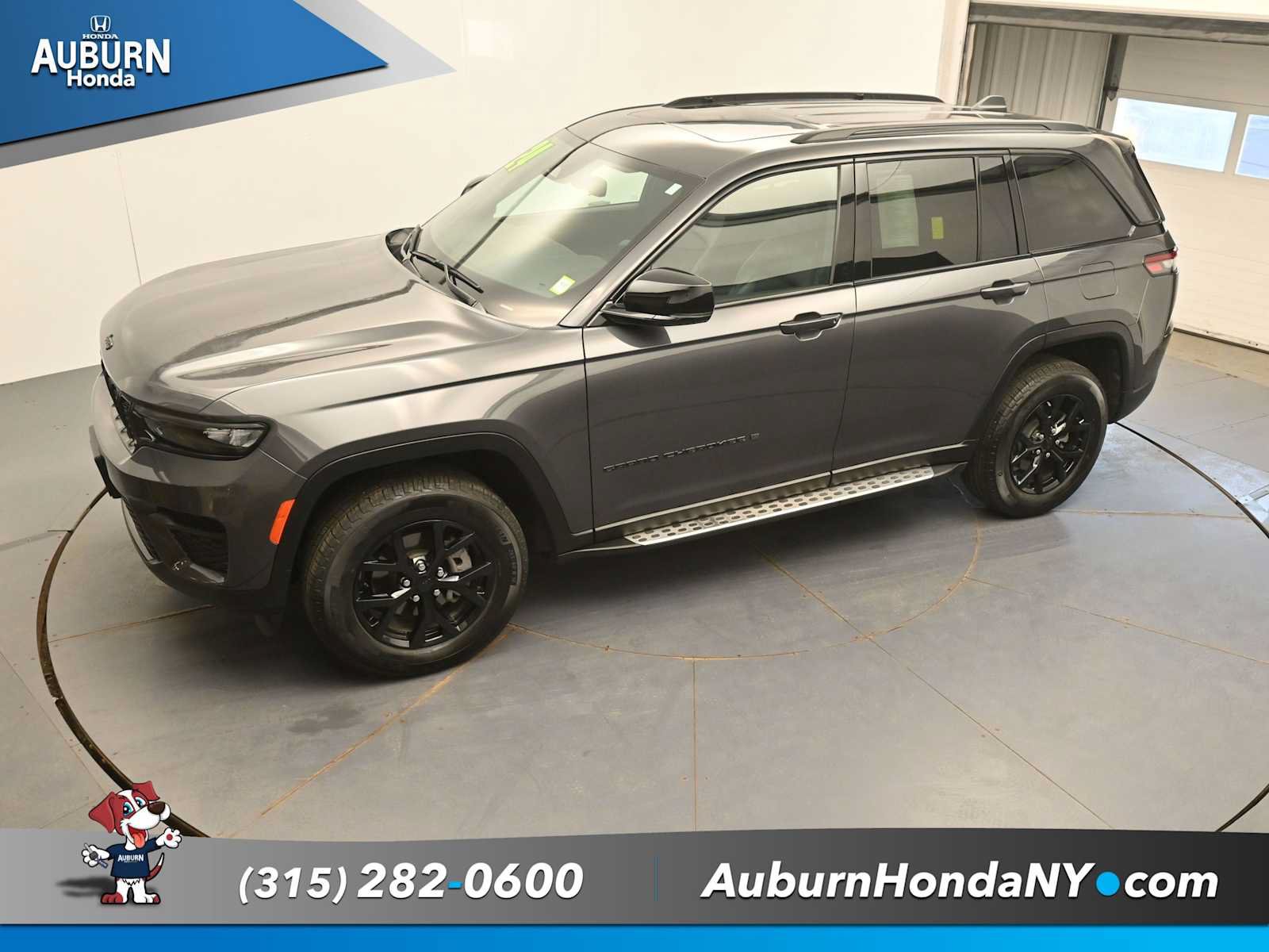 Used 2024 Jeep Grand Cherokee Altitude AWD/4WD image 29