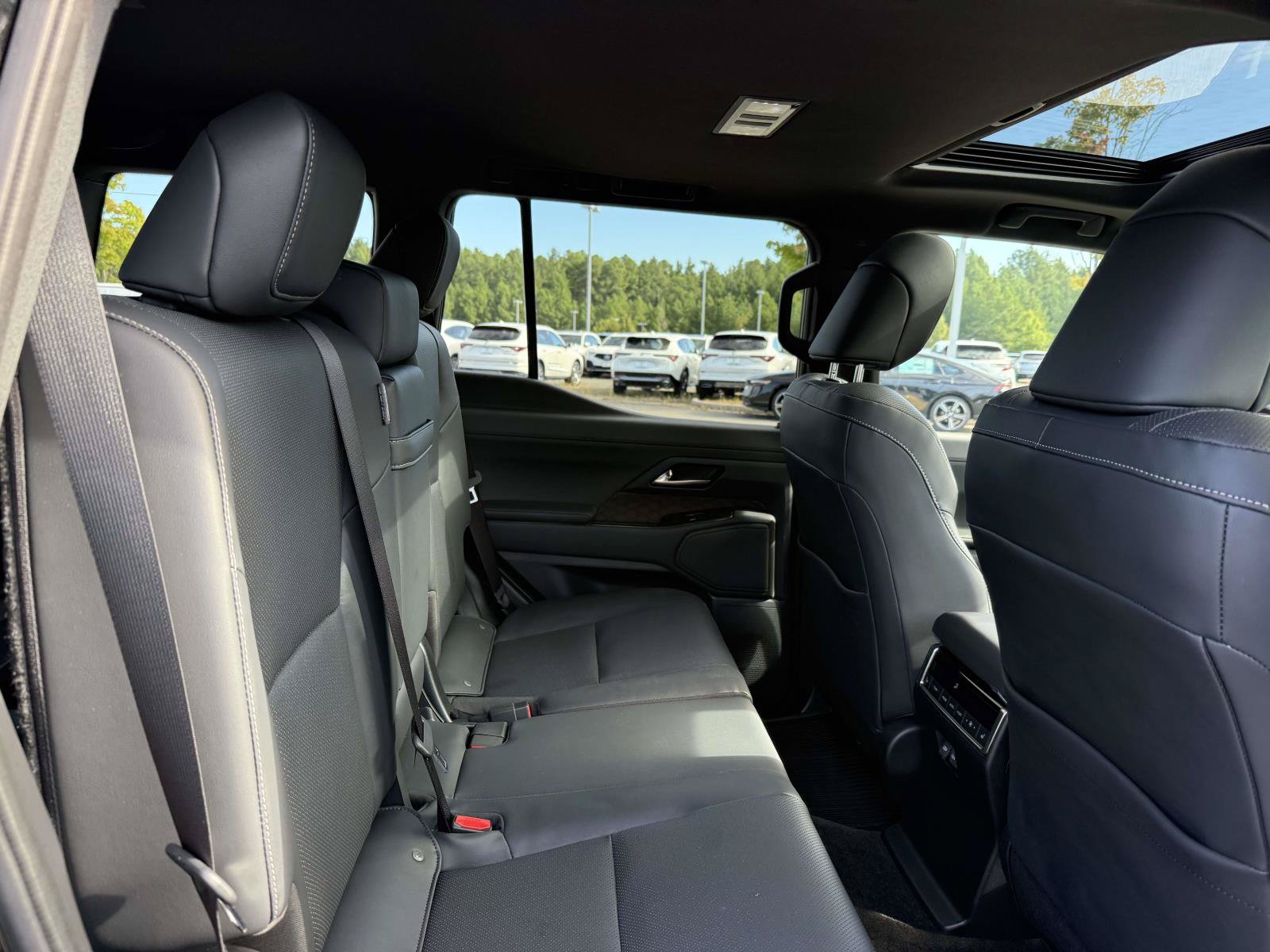 Used 2024 Lexus GX 550 w/ Accessory Package (Z1) AWD/4WD image 16