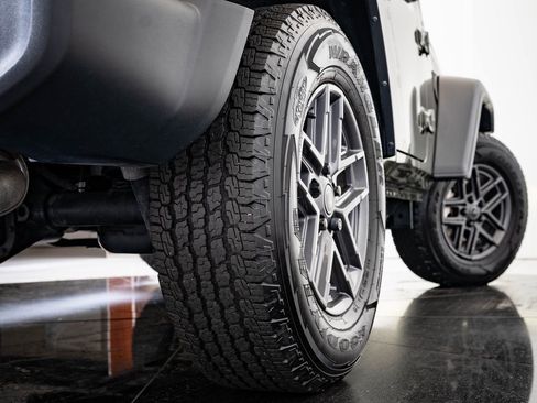 Used 2024 Jeep Wrangler Sport S image 37