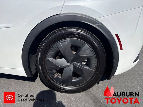 Certified 2024 Toyota Prius LE FWD image 25