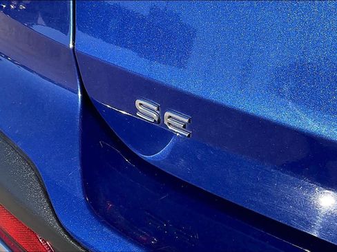 Used 2024 Volkswagen Taos SE image 9