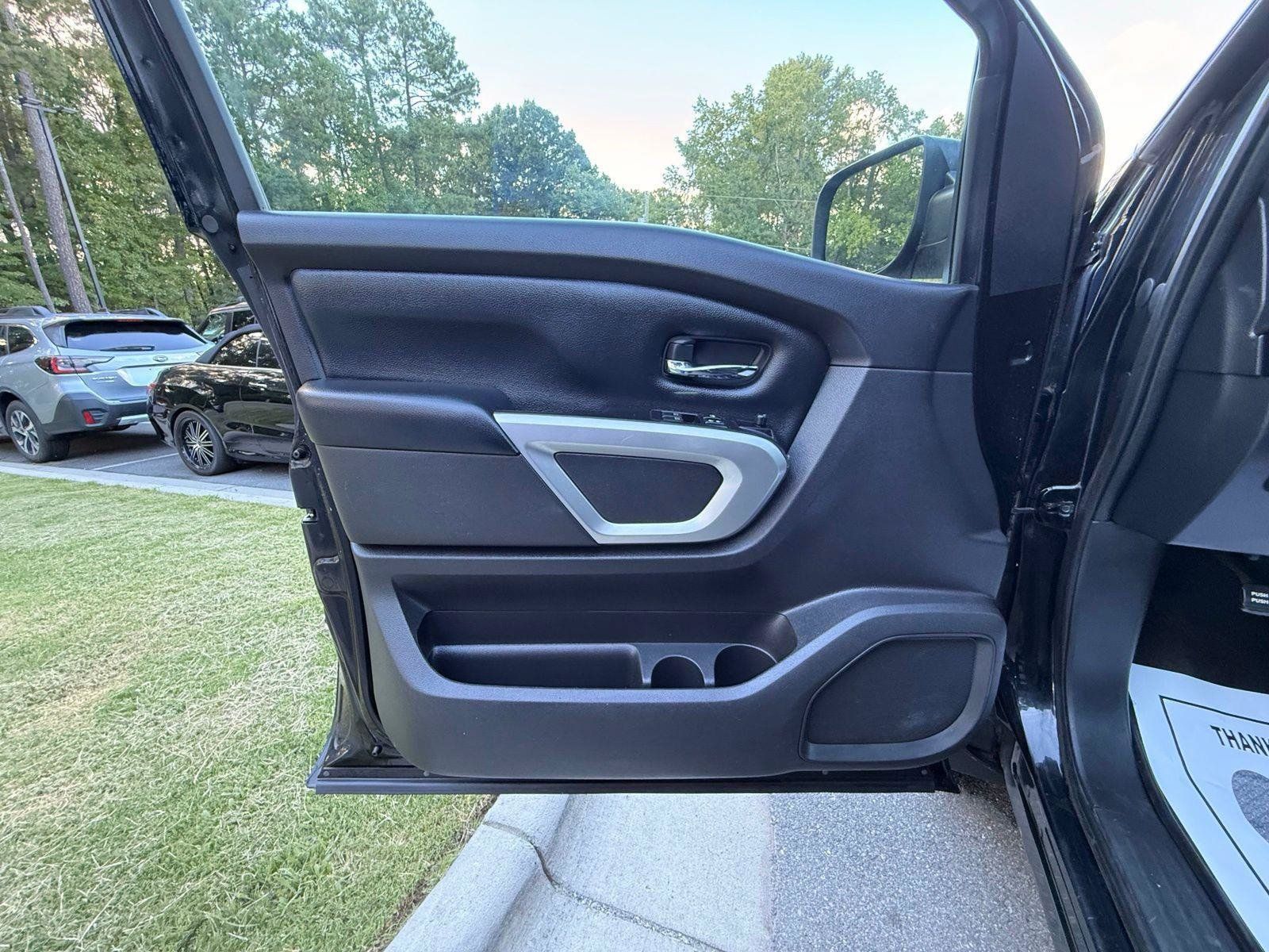 Used 2017 Nissan Titan SV RWD image 14