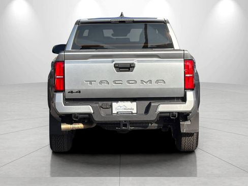 Used 2025 Toyota Tacoma TRD Off-Road AWD/4WD image 6