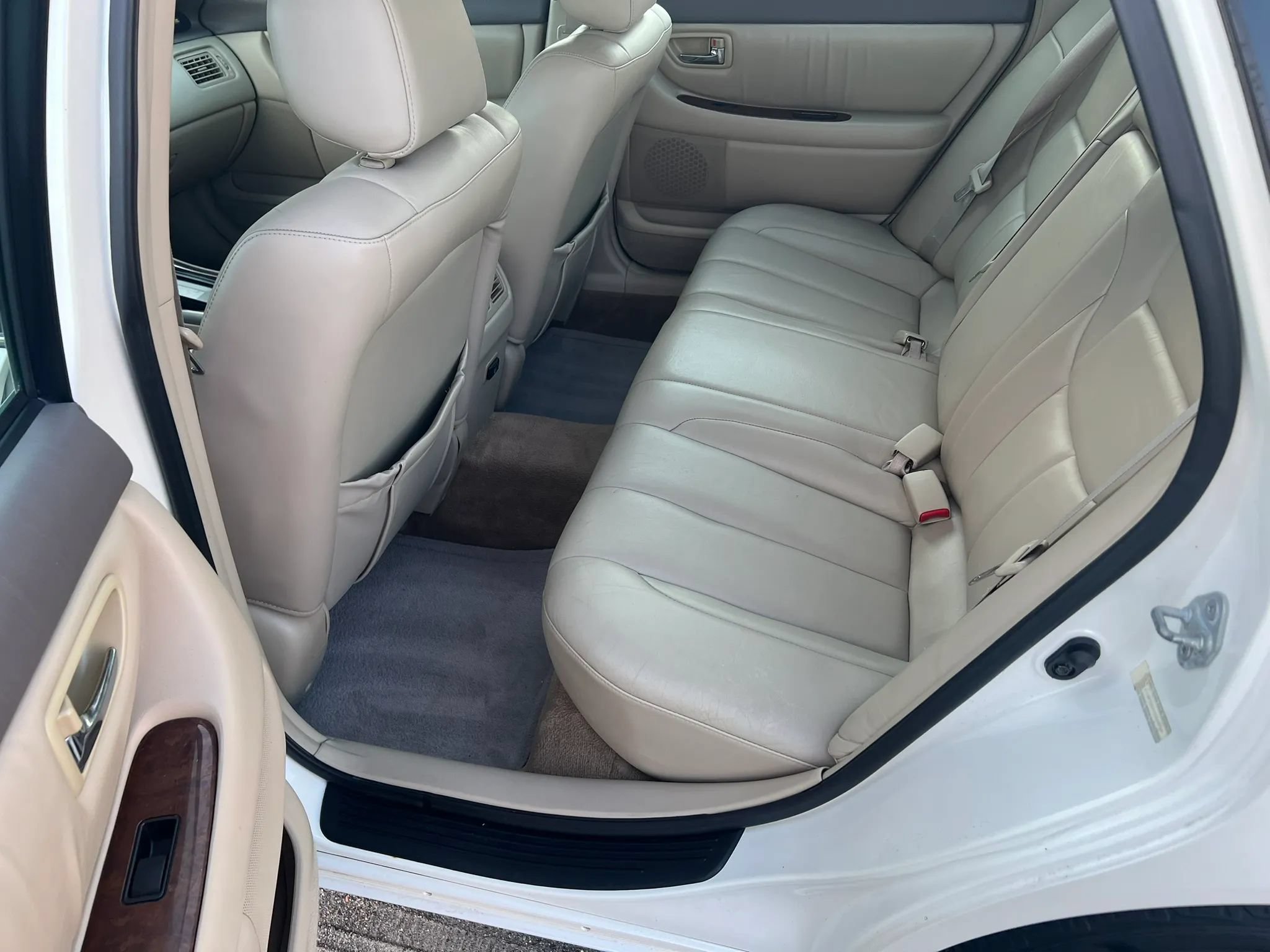 Used 2000 Toyota Avalon XLS FWD image 15