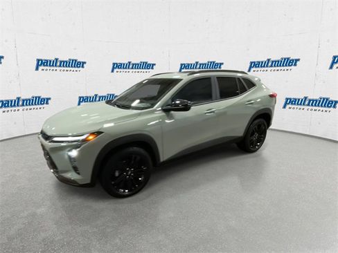 Used 2025 Chevrolet Trax ACTIV w/ Sunroof Package image 5