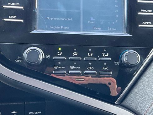 Used 2019 Toyota Camry LE image 18