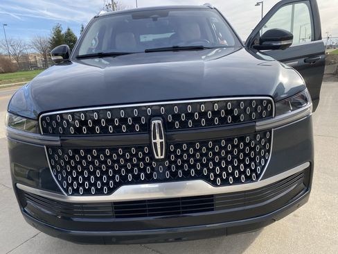 Used 2025 Lincoln Navigator L Reserve image 15