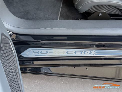 Used 2022 Lamborghini Huracan EVO RWD image 24