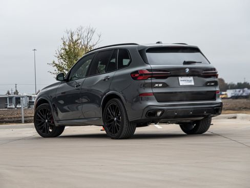 Used 2026 BMW X5 xDrive40i w/ M Sport Package image 3