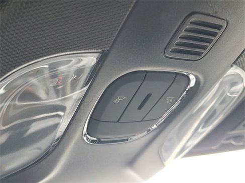 Used 2023 Jeep Compass Latitude image 30