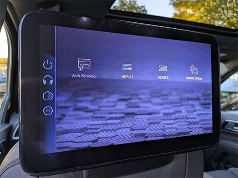 New 2026 Chevrolet Suburban Premier image 28