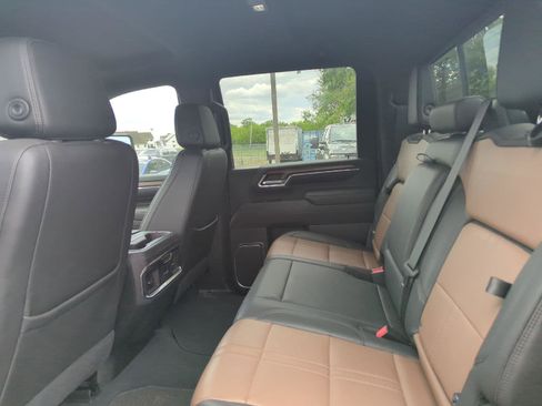 Used 2024 Chevrolet Silverado 2500 High Country w/ Technology Package AWD/4WD image 12