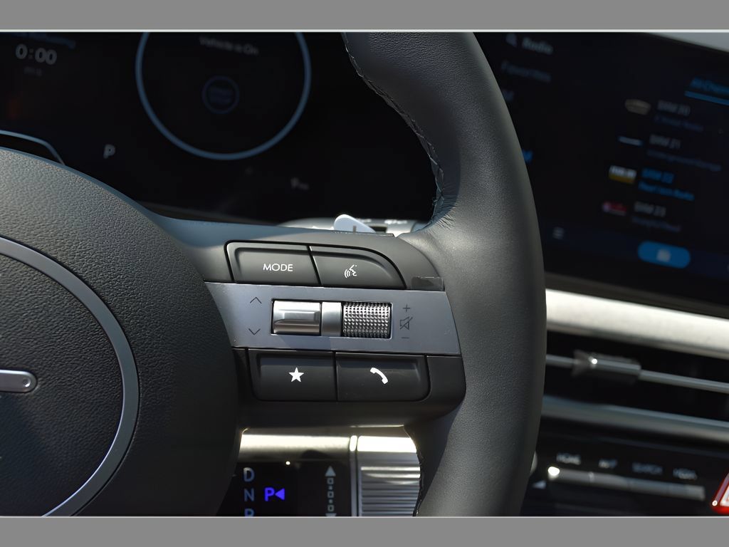 Used 2025 Hyundai Tucson Limited FWD image 21