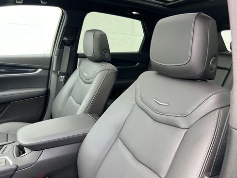 Used 2025 Cadillac XT5 Premium Luxury w/ Technology Package image 10