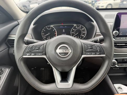 Used 2024 Nissan Altima 2.5 SV FWD image 15