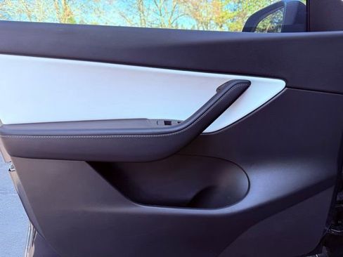 Used 2022 Tesla Model Y Performance image 21