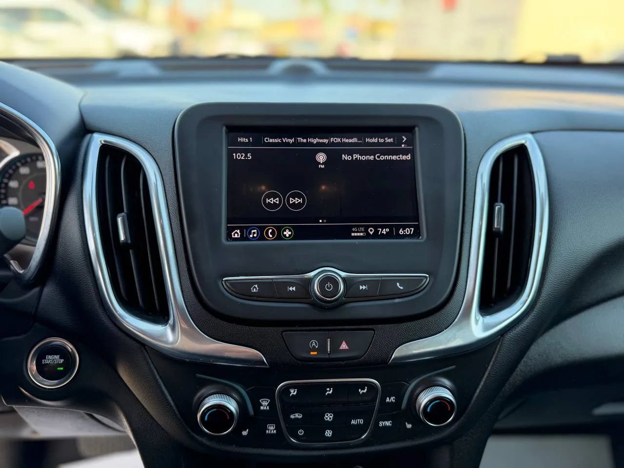 Used 2023 Chevrolet Equinox LT FWD image 42