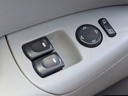 Used 2006 Chevrolet Corvette Convertible w/ Preferred Equipment Group image 23