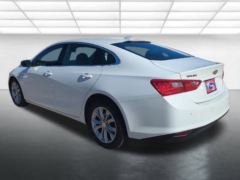 Used 2025 Chevrolet Malibu LT image 2