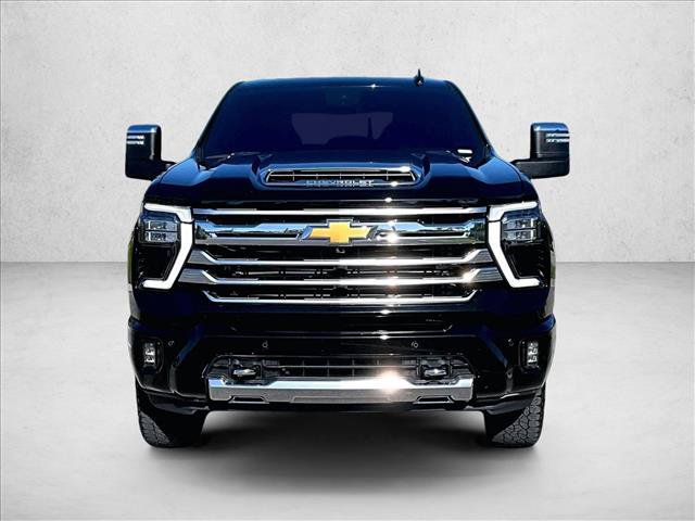 Used 2025 Chevrolet Silverado 2500 High Country w/ High Country Premium Package AWD/4WD image 3