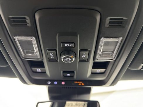 Used 2025 Chevrolet Suburban Z71 w/ Comfort Package image 22