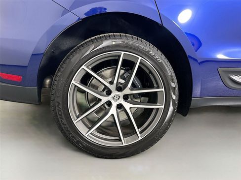 Certified 2026 Porsche Macan AWD/4WD image 13