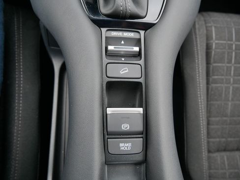 Certified 2024 Honda HR-V LX image 33