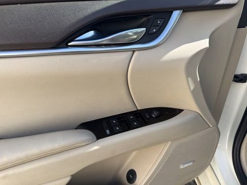 Used 2014 Cadillac XTS image 11