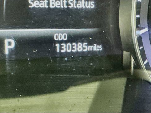 Used 2020 Toyota Highlander XLE AWD/4WD image 19