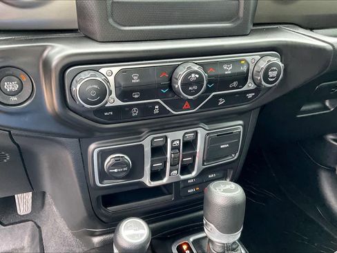 Used 2018 Jeep Wrangler Unlimited Sport S AWD/4WD image 31