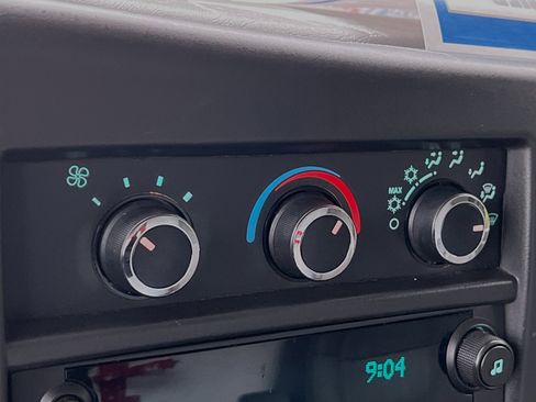 Used 2017 Chevrolet Express 4500 Extended image 16