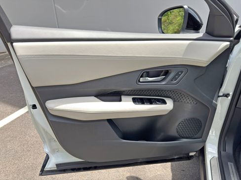 Used 2023 Nissan Ariya AWD image 39