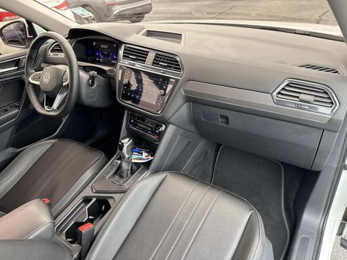 Used 2023 Volkswagen Tiguan SE FWD image 13