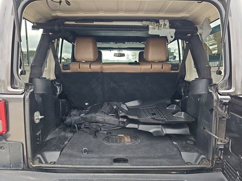 Used 2016 Jeep Wrangler Unlimited Rubicon w/ Connectivity Group image 15