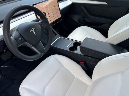Used 2023 Tesla Model 3 Standard Range RWD image 4