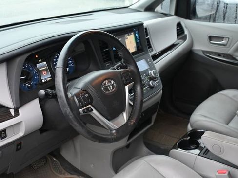 Used 2015 Toyota Sienna XLE image 8